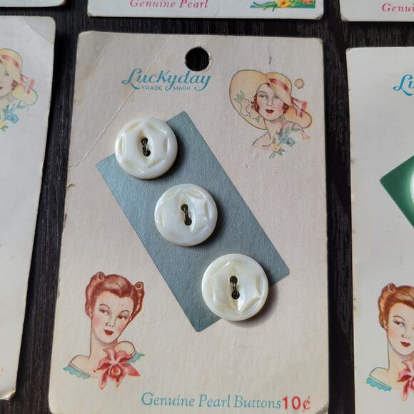 Vintage Lucky Day Genuine Peal Buttons on Original Card, White Shell 1930-40s - Picture 6 of 8